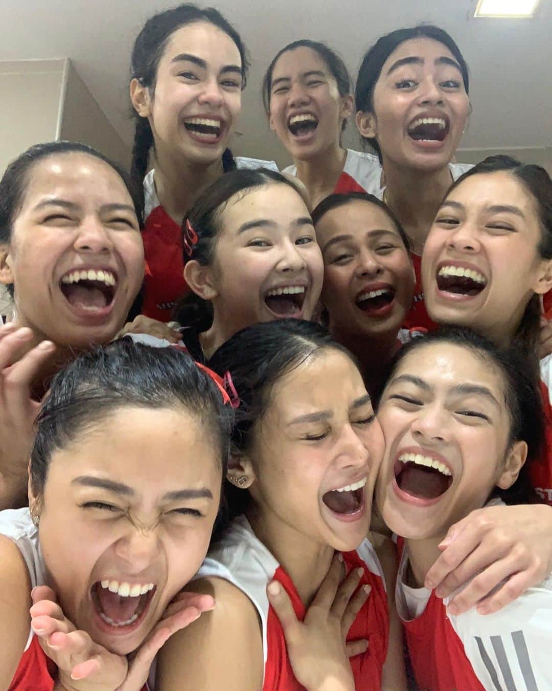 Kim Chiuさんのインスタグラム写真 - (Kim ChiuInstagram)「❤️❤️❤️ #teamRedHeart 💪🏻🏐🏆😁. . . . no words just thankful for this experience🙏🏻 #allstargames2019 more photos and videos on my ig stories❤️」8月26日 13時09分 - chinitaprincess