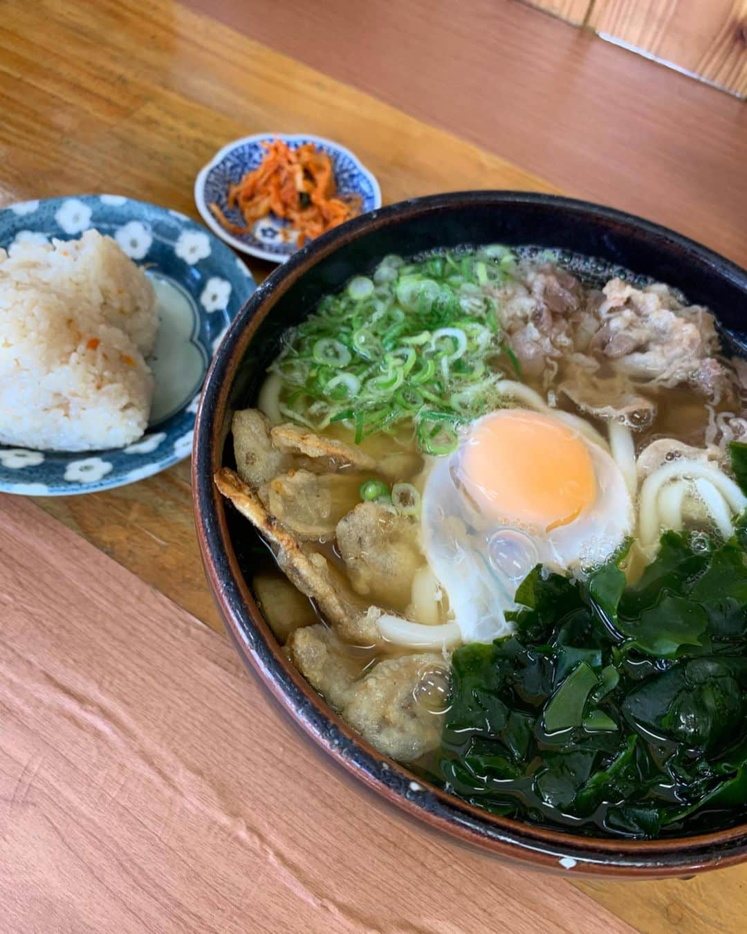 喜田彩子さんのインスタグラム写真 - (喜田彩子Instagram)「﻿ ﻿ 福岡で...♡﻿ ﻿ ﻿ 食べ物﻿ ●#むっちゃん万十 ﻿ #ハムエッグ が一番好き #カスタード #とんとん #ムツゴロウ の形﻿ ﻿ ●#天ぷらのひらお ﻿ #天ぷら #あじわい定食 #ほたての天ぷら 追加 ﻿ #イカ塩 が美味しいらしいんだけど、私は生の #甲殻類アレルギー で食べられない😢﻿ ﻿ ﻿ ●#かさの家 ﻿ #太宰府天満宮 に行くと必ず食べる #梅ヶ枝餅 ﻿ 初めて夏に食べたけど、暑すぎてやっぱりこれは冬が良い😂﻿ ﻿ ﻿ ●#博多うどん ﻿ #ごぼう天うどん 大盛り #鶏めし も追加﻿ 福岡のうどんは #コシがないうどん ﻿ これが美味しい﻿ ﻿ ﻿ お土産﻿ #めんべい ﻿ ﻿ ﻿ 義実家でも美味しいもの沢山食べて満腹でしたが、まだまだまだまだ...食べたいものいっぱいでした✨﻿ ﻿ ﻿ #福岡 #博多 #たべすたぐらむ  #fukuoka #hakata ﻿」8月26日 13時04分 - ayacokida