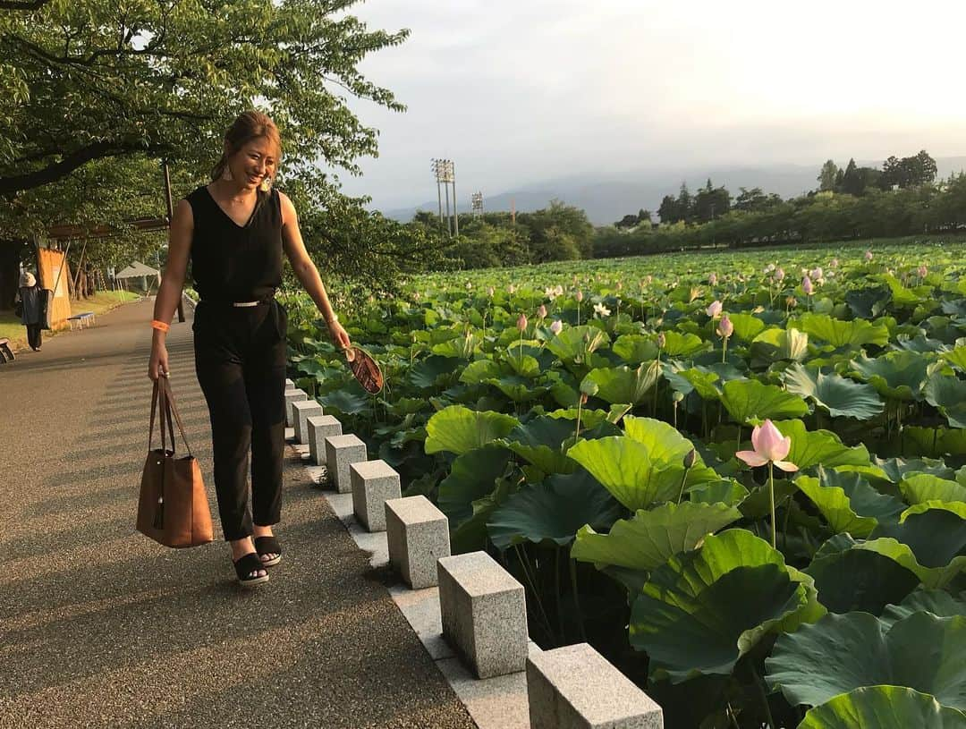 宮川杏奈さんのインスタグラム写真 - (宮川杏奈Instagram)「『人間』って 人の間って書いて人間て読むでしょ？ 僕はこう思うんですよ…って。 . 面白い話を聞かせてくれる🍀 . 私自体の生まれ持った性格や気質は なかなか変えられないかもしれないけど 価値観だったり思考を 変化させていくことは出来るから もっともっと面白い話を 聞かせてくれる人に どんどん会いに行こうって思います😊💕 . また1週間やるぞ💪🏽」8月26日 13時17分 - an1221na