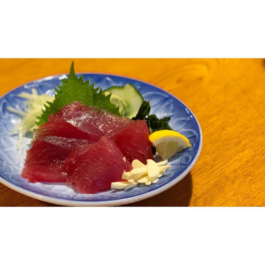 yuco_yoshidaさんのインスタグラム写真 - (yuco_yoshidaInstagram)「四万十はご飯も美味しいから大好き♡😘 #味劇場ちか は劇場型居酒屋🏮 木桶に料理を乗せて、紐で引き上げて運ばれてくるのも名物✨去年はお座敷しか空いてなくて今年はリベンジで2階席に座れました♡ ・ ・ そして帰りに立ち寄った#湖畔遊 はめっちゃ素敵やったけどまさかの土砂降りの雨に雷に霧⚡️そして台風で増水してて茶色い川🏞爆 霧で茶色い川隠れてるしこれはこれで幻想的やんー♡とか言いながらも来年リベンジしようと心に誓った😂😂 ・ ・ いいご縁があり毎年お邪魔してる四万十❤️また来年も宜しくおねがいします😊✨✨✨ ・ ・ #高知旅行 #香美市 #四万十市」8月26日 13時23分 - yuco_yoshida