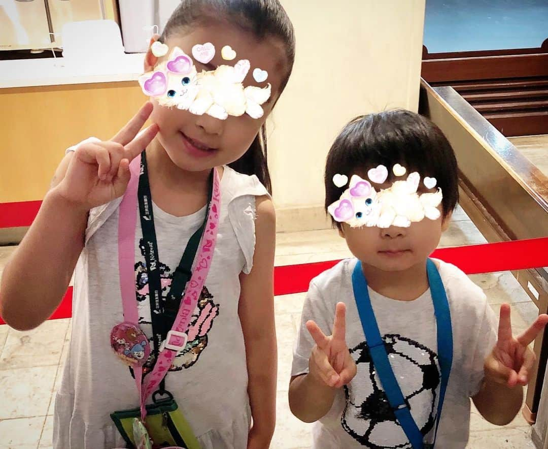 涼紫央さんのインスタグラム写真 - (涼紫央Instagram)「#キッザニア へ 子供ってみんなほんとかわいすぎる❤︎ 3人並ぶ日もすぐに来るのかなぁ…と 想像してます #5歳 #3歳 #生後40日」8月26日 13時24分 - toitoitoi