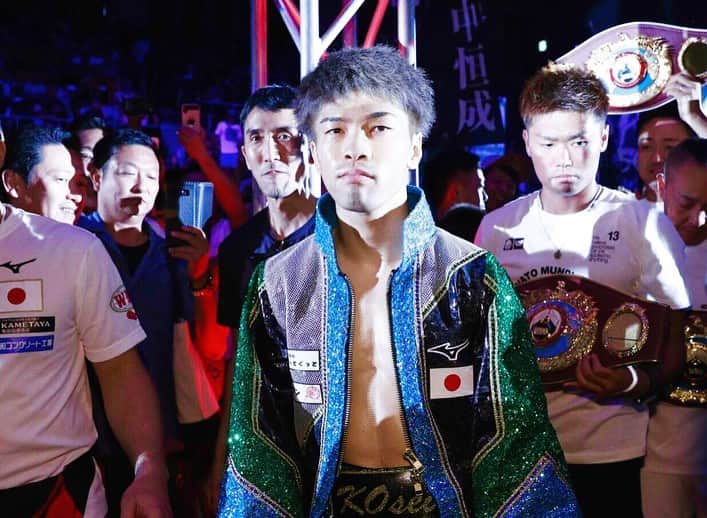 田中恒成のインスタグラム：「☆ なかなか皆んなを満足させれないけど‼︎ 歯がゆいけど‼︎ 一歩一歩。 進んでると思う。 #田中恒成」