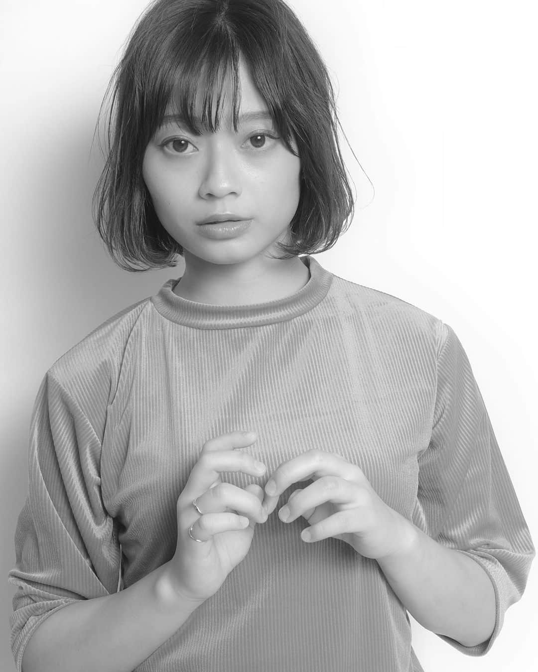 長津 健一郎のインスタグラム：「ソフトモノクロ モノクロームポートレート #gr3 で撮影開始^_^  #gr3美容師 (^ ^) コンセプト nothing can be more beautiful ナッシング キャン ビー モア ビューティフル ————————————— ---------------------------- #GranCieux  #quatrochiba #サロモ  #メイク #美容 #ヘアスタイリスト  #ひたちなか #コーディネート#コーデ #quatro  #hairstyle  #hairstyles  #hairstylist  #ヘアサロン#ファッション#千葉中央 #撮影会 #撮影 #モデル #撮影モデル募集 #サロン #水戸 #instagood #photooftheday #love #followme」