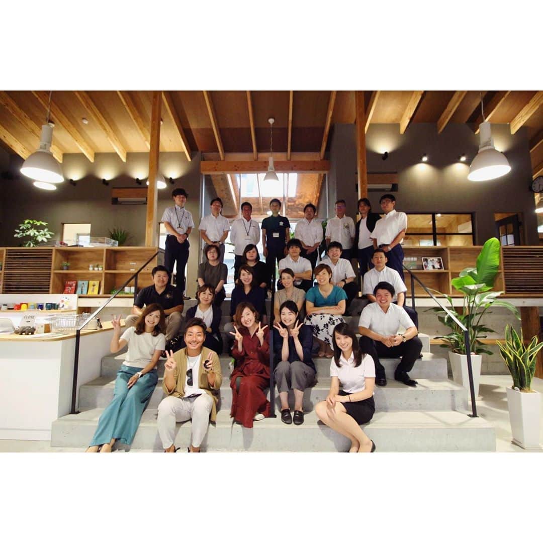 池田建設さんのインスタグラム写真 - (池田建設Instagram)「新社屋が完成して7ヶ月。 ・ ようやくstaff全員集合して お披露目できました☺︎ ・ 社長不在の中、写真撮影…(笑) ・ これからもstaffみんな 力合わせて頑張りますので 今後とも池田建設をよろしくお願いいたします✴︎ ・ #池田建設  #lifelabel  #ライフレーベル  #ゼロキューブ  #エイブル  #スタッフ写真  #新社屋お披露目  #家づくり  #お部屋探し  #住まいのすべてに  #長崎 #佐賀  #佐世保 #大村 #諫早」8月26日 14時13分 - ikeda_kensetsu