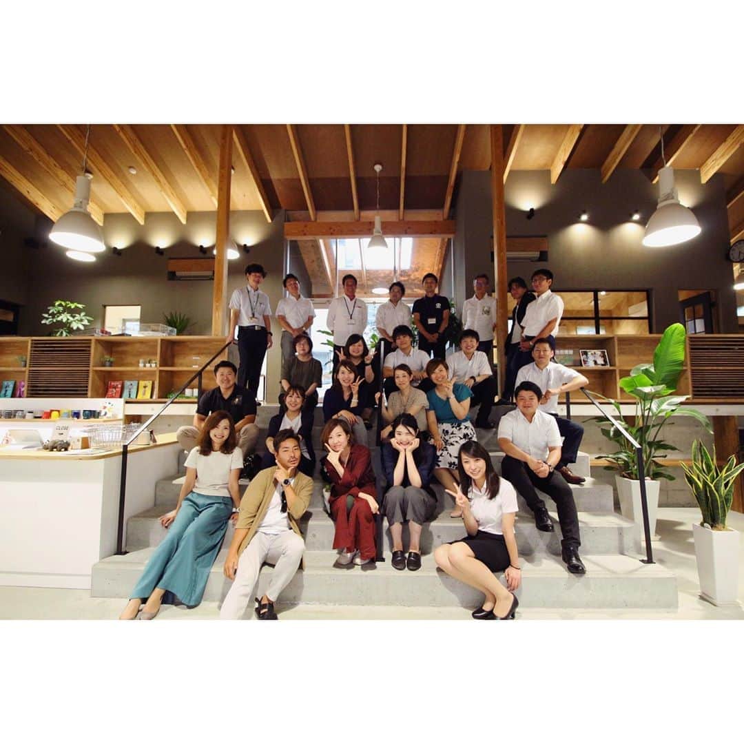 池田建設さんのインスタグラム写真 - (池田建設Instagram)「新社屋が完成して7ヶ月。 ・ ようやくstaff全員集合して お披露目できました☺︎ ・ 社長不在の中、写真撮影…(笑) ・ これからもstaffみんな 力合わせて頑張りますので 今後とも池田建設をよろしくお願いいたします✴︎ ・ #池田建設  #lifelabel  #ライフレーベル  #ゼロキューブ  #エイブル  #スタッフ写真  #新社屋お披露目  #家づくり  #お部屋探し  #住まいのすべてに  #長崎 #佐賀  #佐世保 #大村 #諫早」8月26日 14時13分 - ikeda_kensetsu