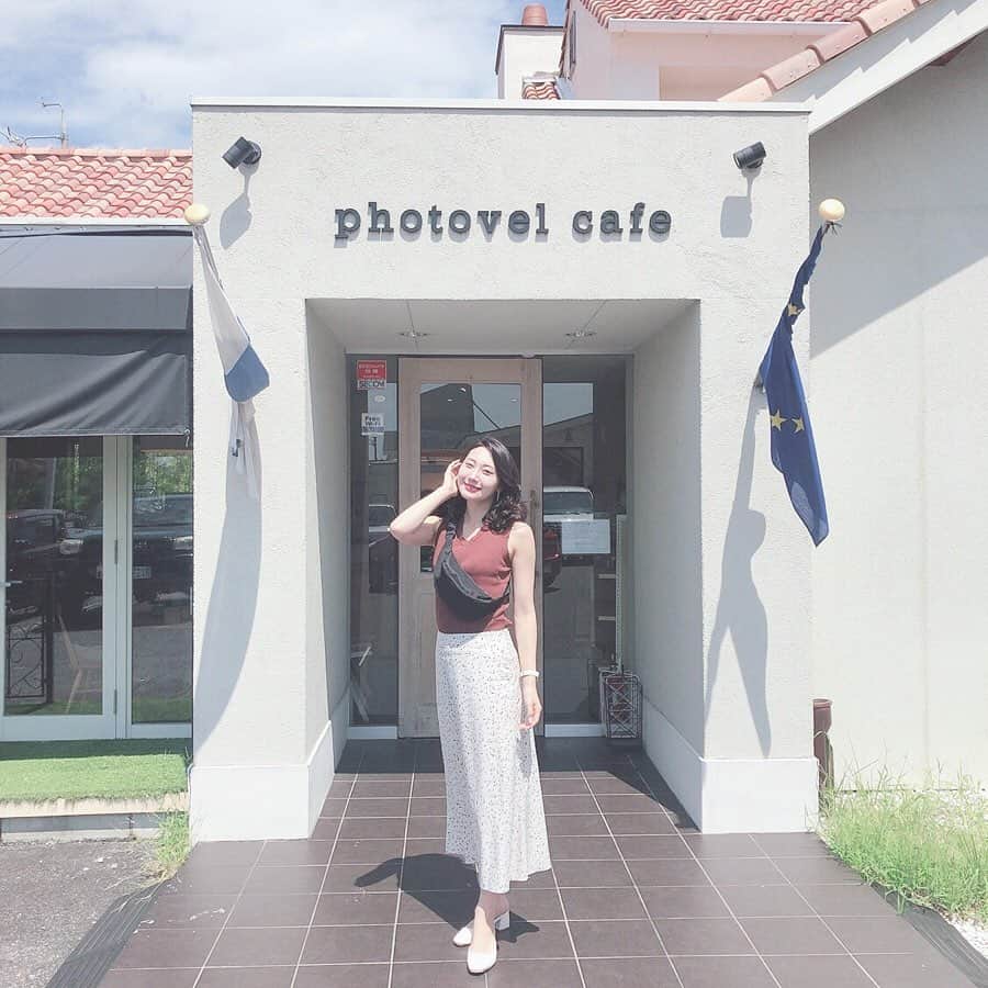 aya onoさんのインスタグラム写真 - (aya onoInstagram)「昨日長久手にある photovel cafe ☕️ に行ってきました〜 ✳︎煮込みハンバーグ ✳︎ワッフルのオープンサンド ✳︎チョコバナナワッフル  とってもオシャレで美味しかったです💓  小上がりマット席があるので小さいお子さんや、赤ちゃんをお連れのママさんでも、安心してお茶やランチできるお店でした！！ 北欧家具や使っている食器も私好みで、すっごく可愛かったです✨ ゆったりとできるソファ席もあるので、また女子会とかしたいな〜  @photovelcafe  #photovelcafe #フォトベルカフェ #名古屋カフェ #長久手カフェ #ママカフェ #北欧 #カフェ好きな人と繋がりたい #ママカメラ部 #女子会 #名古屋ママ」8月26日 14時20分 - onoaya_official