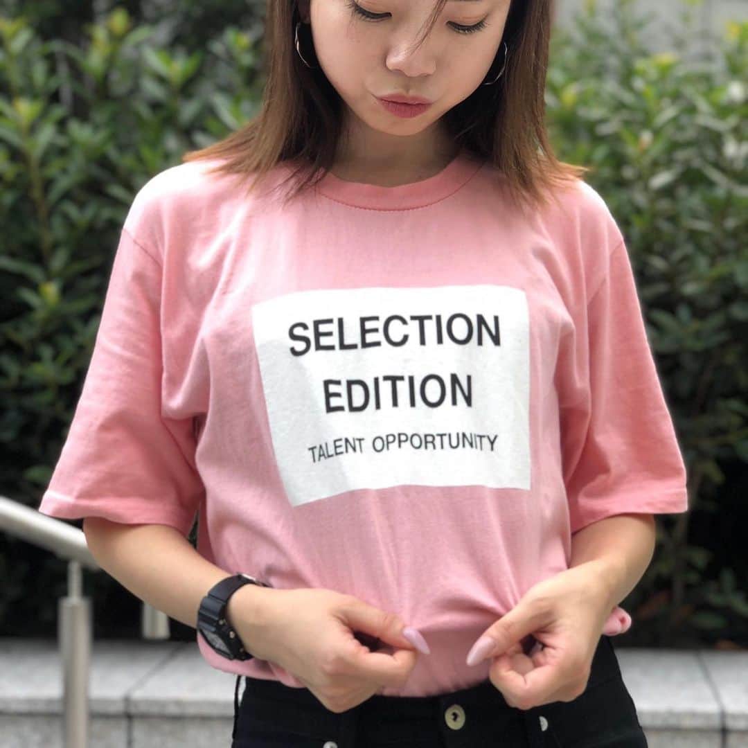 SHOPLIST.com by CROOZさんのインスタグラム写真 - (SHOPLIST.com by CROOZInstagram)「定番のロゴTシャツは着回し万能アイテム👌  ピンク×ホワイトでニュアンスカラーコーデにすると、女子っぽさが上がる❣  秋っぽくメンズライクなブーツを合わせるとハンサムな印象に…🌟 . ------------------------------ .  #Tシャツ #VIVIDLADY 🔍[ウッド半袖Tシャツ］ . ------------------------------ .  #SHOPLIST #SHOPLISTA #LiSTA #ショップリスト #ショップリスタ #プチプラコーディネート#着まわしコーデ #tシャツ女子#tシャツコーデ#tシャツ好き#オーバーサイズ#オーバーサイズtシャツ #マーチン女子#ドクターマーチン#ドクターマーチンスタイル #韓国コーデ#韓国ファッション#オルチャンコーデ #ピンクコーデ#ピンクコーディネート#ピンクtシャツ  @shoplist_official」8月26日 20時01分 - shoplist_official
