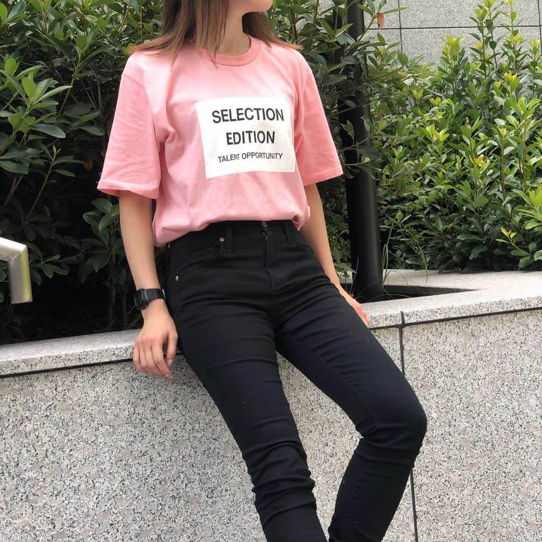 SHOPLIST.com by CROOZさんのインスタグラム写真 - (SHOPLIST.com by CROOZInstagram)「定番のロゴTシャツは着回し万能アイテム👌  ピンク×ホワイトでニュアンスカラーコーデにすると、女子っぽさが上がる❣  秋っぽくメンズライクなブーツを合わせるとハンサムな印象に…🌟 . ------------------------------ .  #Tシャツ #VIVIDLADY 🔍[ウッド半袖Tシャツ］ . ------------------------------ .  #SHOPLIST #SHOPLISTA #LiSTA #ショップリスト #ショップリスタ #プチプラコーディネート#着まわしコーデ #tシャツ女子#tシャツコーデ#tシャツ好き#オーバーサイズ#オーバーサイズtシャツ #マーチン女子#ドクターマーチン#ドクターマーチンスタイル #韓国コーデ#韓国ファッション#オルチャンコーデ #ピンクコーデ#ピンクコーディネート#ピンクtシャツ  @shoplist_official」8月26日 20時01分 - shoplist_official