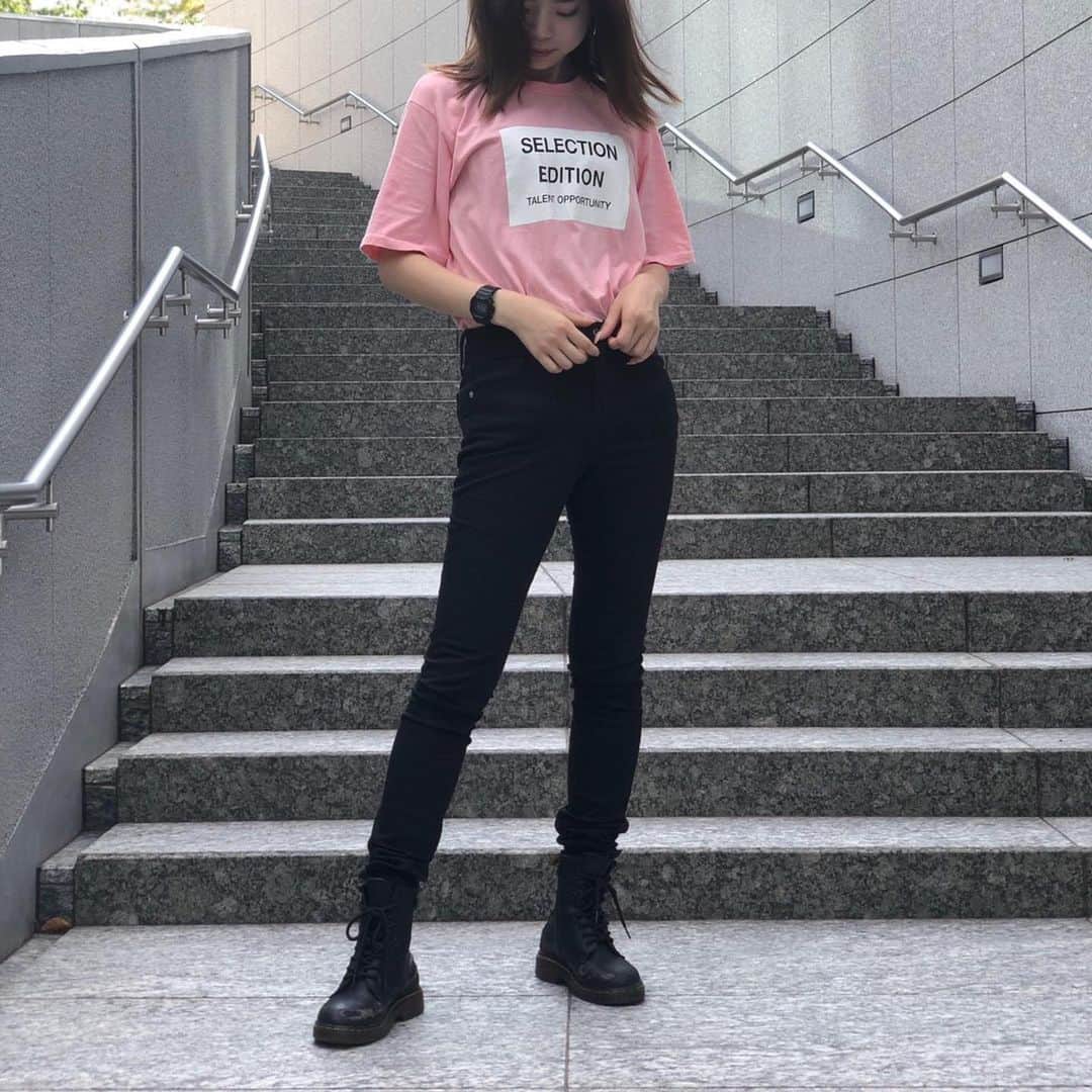 SHOPLIST.com by CROOZさんのインスタグラム写真 - (SHOPLIST.com by CROOZInstagram)「定番のロゴTシャツは着回し万能アイテム👌  ピンク×ホワイトでニュアンスカラーコーデにすると、女子っぽさが上がる❣  秋っぽくメンズライクなブーツを合わせるとハンサムな印象に…🌟 . ------------------------------ .  #Tシャツ #VIVIDLADY 🔍[ウッド半袖Tシャツ］ . ------------------------------ .  #SHOPLIST #SHOPLISTA #LiSTA #ショップリスト #ショップリスタ #プチプラコーディネート#着まわしコーデ #tシャツ女子#tシャツコーデ#tシャツ好き#オーバーサイズ#オーバーサイズtシャツ #マーチン女子#ドクターマーチン#ドクターマーチンスタイル #韓国コーデ#韓国ファッション#オルチャンコーデ #ピンクコーデ#ピンクコーディネート#ピンクtシャツ  @shoplist_official」8月26日 20時01分 - shoplist_official