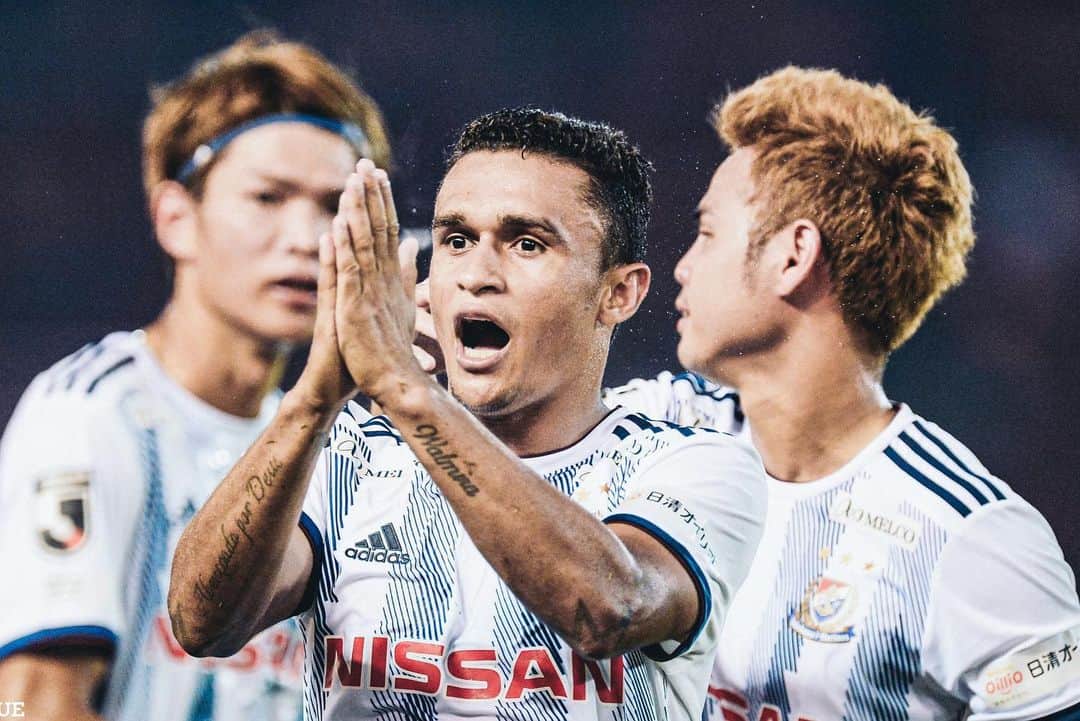 Ｊリーグさんのインスタグラム写真 - (ＪリーグInstagram)「Play Back JLEAGUE⚽️📸﻿ ﻿ 🏆#明治安田生命Ｊ１リーグ 第２４節﻿ 印象的なシーンをプレイバック🔥﻿ ﻿ #Ｊリーグ ﻿ #jleague﻿ ﻿ #サガン鳥栖﻿ #フェルナンドトーレス﻿ #ヴィッセル神戸﻿ #アンドレスイニエスタ﻿ #松本山雅ＦＣ﻿ #高橋諒﻿ #ＦＣ東京﻿ #渡辺剛﻿ #北海道コンサドーレ札幌﻿ #ジェイボスロイド #鈴木武蔵﻿ #横浜F・マリノス﻿ #エリキ﻿ #ベガルタ仙台﻿ #湘南ベルマーレ﻿ #セレッソ大阪﻿ #水沼宏太﻿ #清水エスパルス﻿ #ドウグラス﻿ #サンフレッチェ広島﻿ #ドウグラスヴィエイラ﻿ #大分トリニータ﻿ #高木駿﻿ #鹿島アントラーズ ﻿ #土居聖真﻿ #soccer #⚽️」8月26日 20時02分 - jleaguejp
