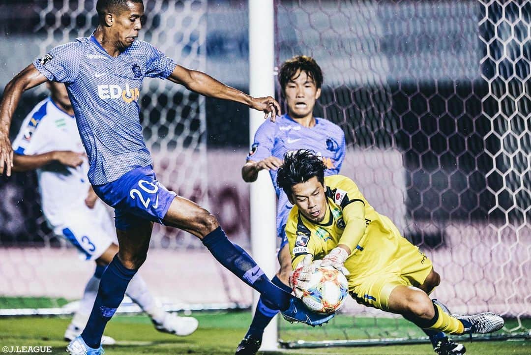 Ｊリーグさんのインスタグラム写真 - (ＪリーグInstagram)「Play Back JLEAGUE⚽️📸﻿ ﻿ 🏆#明治安田生命Ｊ１リーグ 第２４節﻿ 印象的なシーンをプレイバック🔥﻿ ﻿ #Ｊリーグ ﻿ #jleague﻿ ﻿ #サガン鳥栖﻿ #フェルナンドトーレス﻿ #ヴィッセル神戸﻿ #アンドレスイニエスタ﻿ #松本山雅ＦＣ﻿ #高橋諒﻿ #ＦＣ東京﻿ #渡辺剛﻿ #北海道コンサドーレ札幌﻿ #ジェイボスロイド #鈴木武蔵﻿ #横浜F・マリノス﻿ #エリキ﻿ #ベガルタ仙台﻿ #湘南ベルマーレ﻿ #セレッソ大阪﻿ #水沼宏太﻿ #清水エスパルス﻿ #ドウグラス﻿ #サンフレッチェ広島﻿ #ドウグラスヴィエイラ﻿ #大分トリニータ﻿ #高木駿﻿ #鹿島アントラーズ ﻿ #土居聖真﻿ #soccer #⚽️」8月26日 20時02分 - jleaguejp