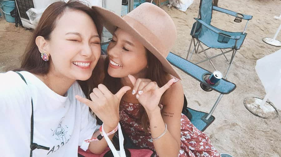 馬詰まほさんのインスタグラム写真 - (馬詰まほInstagram)「my sis.💋 . 飛んだサプライズで 大阪familyに会えた、嬉しすぎたなぁ🥰 . ほんまに愛が深い。 離れてても心は繋がってるってこのこと🖤 . たくさんの人達に声かけてもらって、大阪のみんなと楽しい時間を過ごせて🌈 . 体力の消耗すごかったけど最高な二日間!!! お仕事でホームに来れるのは最高に幸せ🤙🏾 . arigato🧡🧡 #musiccircus2019」8月26日 15時05分 - mahorin.1993