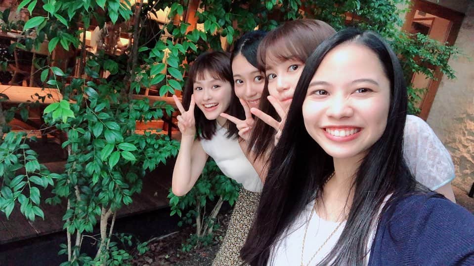 昆夏美のインスタグラム：「. レミゼラブル博多座公演 無事に終わりました🇫🇷 滞在中全然更新せず ごめんなさい(´༎ຶོρ༎ຶོ`) 博多座公演も連日満員のお客様。 本当にありがとうございました。 立ち見のお客様もいらっしゃって、、、 カーテンコールの時に しっかりと皆様が見えていました。 本当にありがとうございます。 この博多座公演で 共演がラストの方がたくさん。 寂しい気持ちと、 いよいよ終わりが近づいてきていると 実感しています。 残すは札幌公演のみだ(´༎ຶོρ༎ຶོ`) . 博多生活は エポコゼで結構遊びました！ カフェしたり、ご飯したり、 タピったり♡ 生田さんに関しては 毎日一緒に遊んでた♡ みんな可愛くて良い子で 大好きだーーーー☺️ . 次は札幌。 実は私6年間、札幌に 住んでいまして。 北海道は第2の故郷なんです。 懐かしいです。楽しみ。 みなさん待っててくださいねー♪」