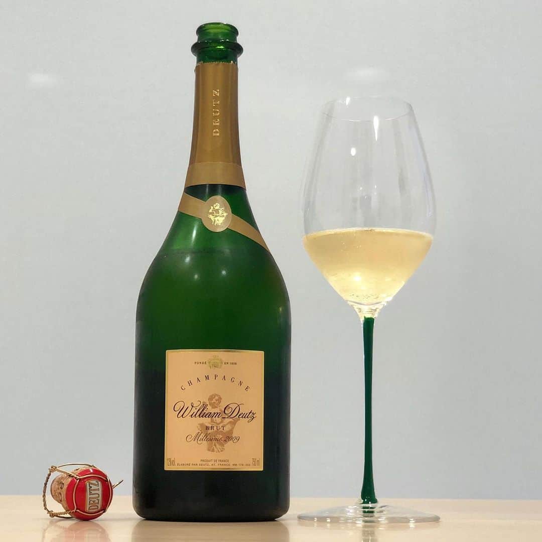 エンリケ・ソラ・クレメンテさんのインスタグラム写真 - (エンリケ・ソラ・クレメンテInstagram)「Last night’s champagne was Cuvée William Deutz Millésimé 2009. Champagne DEUTZ. Precision and intensity expressing the personality of the Deutz champagnes. A champagne to dream. • • • • • #vino #vin #vinho #вино #ワイン #紅酒 #wein #champagne #winelover #wineinfluencer #winetime #foodporn #food #winecellar #wineporn #instawine #winetasting #sommelier #foodandwine #champagnelover #tbt2019 #deutz #champagnedeutz #williamdeutz #riedel #riedelglass #champagneglass」8月26日 15時37分 - kike_sola