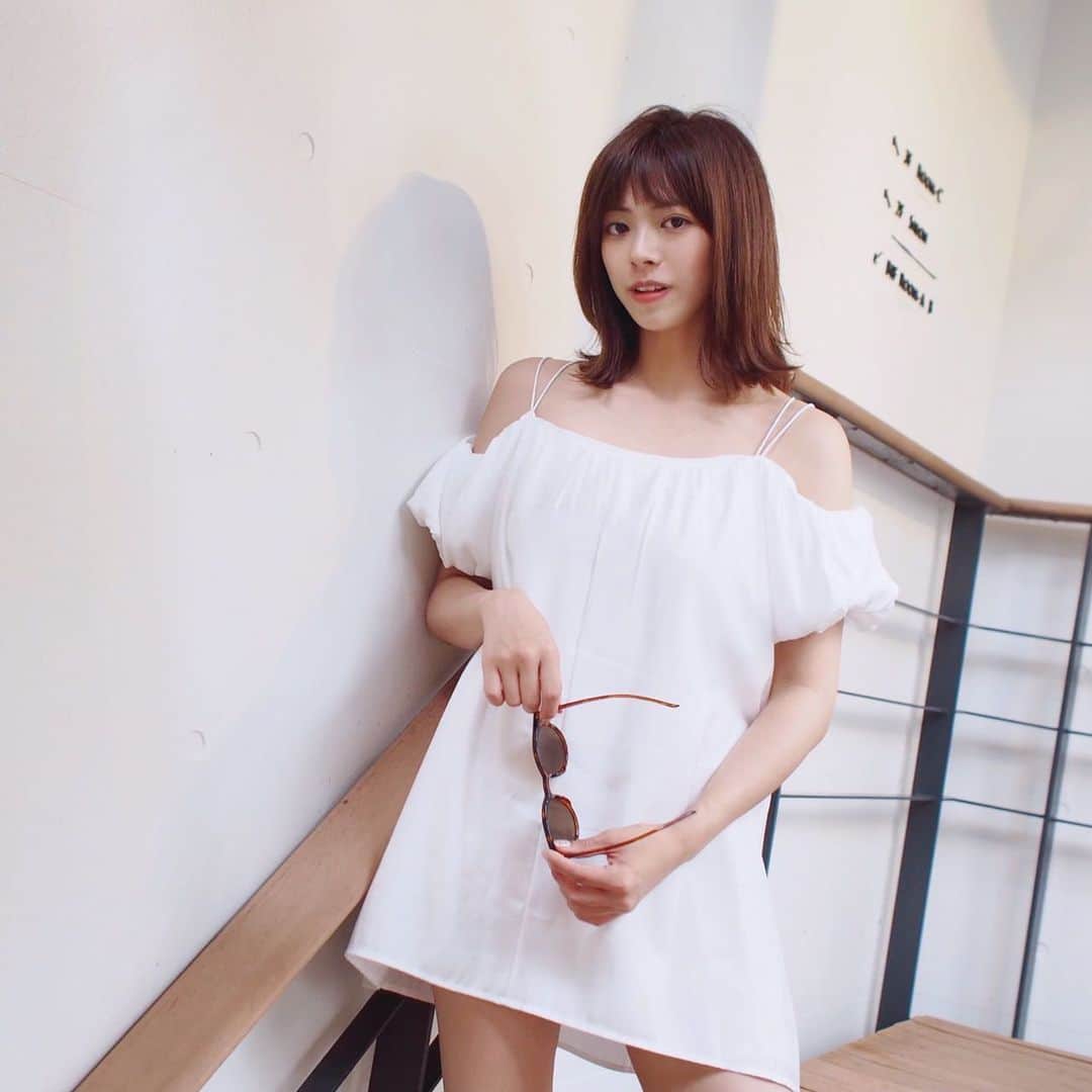 わちみなみのインスタグラム：「袖は長めになりつつあります、、﻿ 夏は去ってきましたね☺️﻿ ﻿ このまえは @garicia2﻿ で一生懸命リンパ流してもらいました🙇✨ ﻿ 👗 @valmuer_official  #valmuer  #valmuer_official」