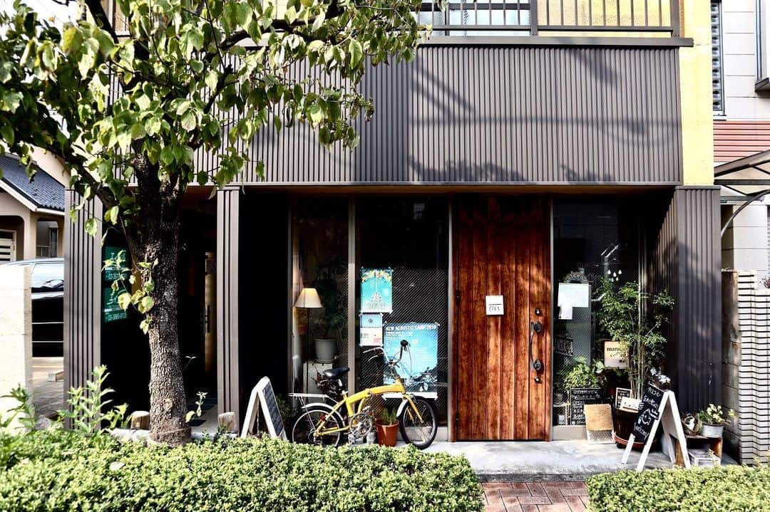 石井輝明さんのインスタグラム写真 - (石井輝明Instagram)「梅島。 気さくな店主さんでたくさんお話しさせていただいた。 コーヒー奥深すぎ。  #marucacoffee #cafe #coffee #カフェ #東京カフェ #梅島カフェ #カフェ芸人 #焙煎の話をしてくださったんですが #最近ちょっと焙煎にも興味出てきてる #焙煎なんかしだしたら #奥深すぎて抜け出されへんと思う #売れっ子モデルの帽子の被り方ぐらい深い #なんらかの犯人の帽子の被り方ぐらい深い #とにかく深い #気をつけないと」8月26日 15時50分 - comandanteishii