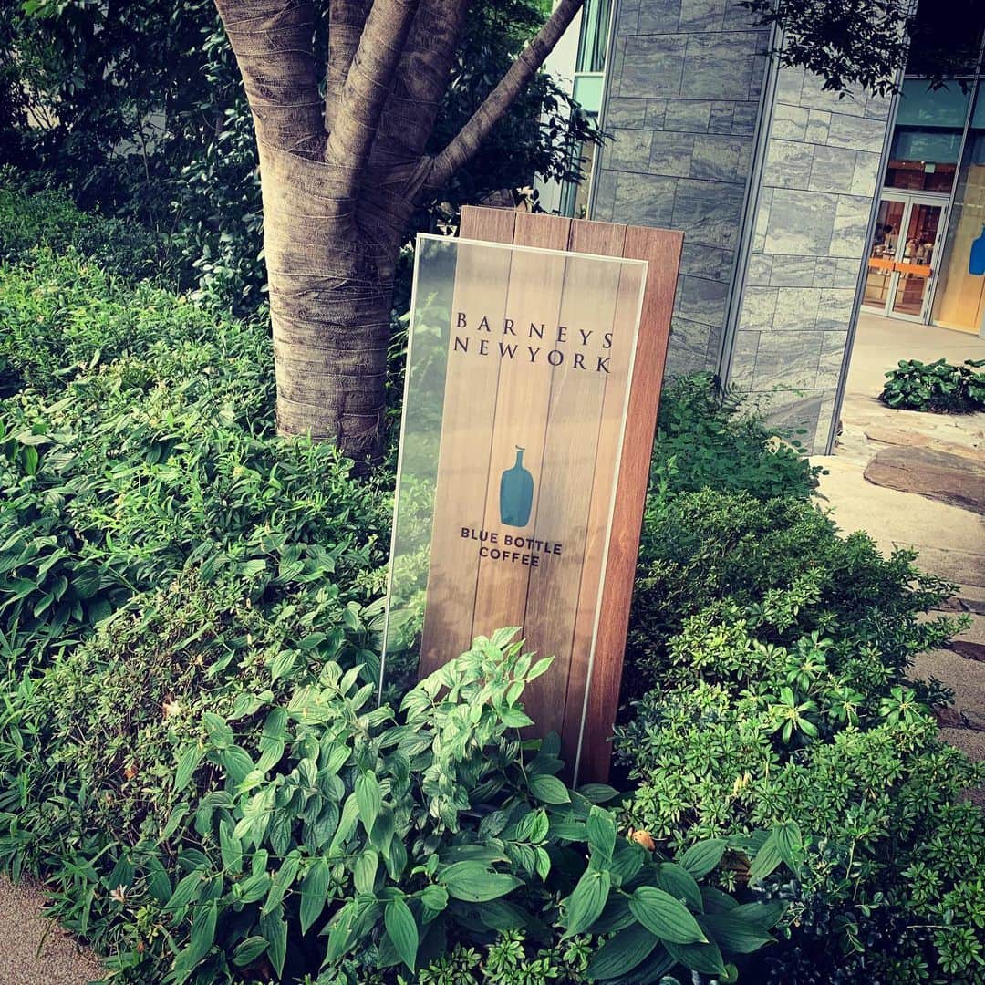 川嵜美佳のインスタグラム：「#bluebottlecoffee  打合せ後に、立ち寄り。 会社に戻ってますー💦  #coffee #time #roppongi #tokyo #japan」