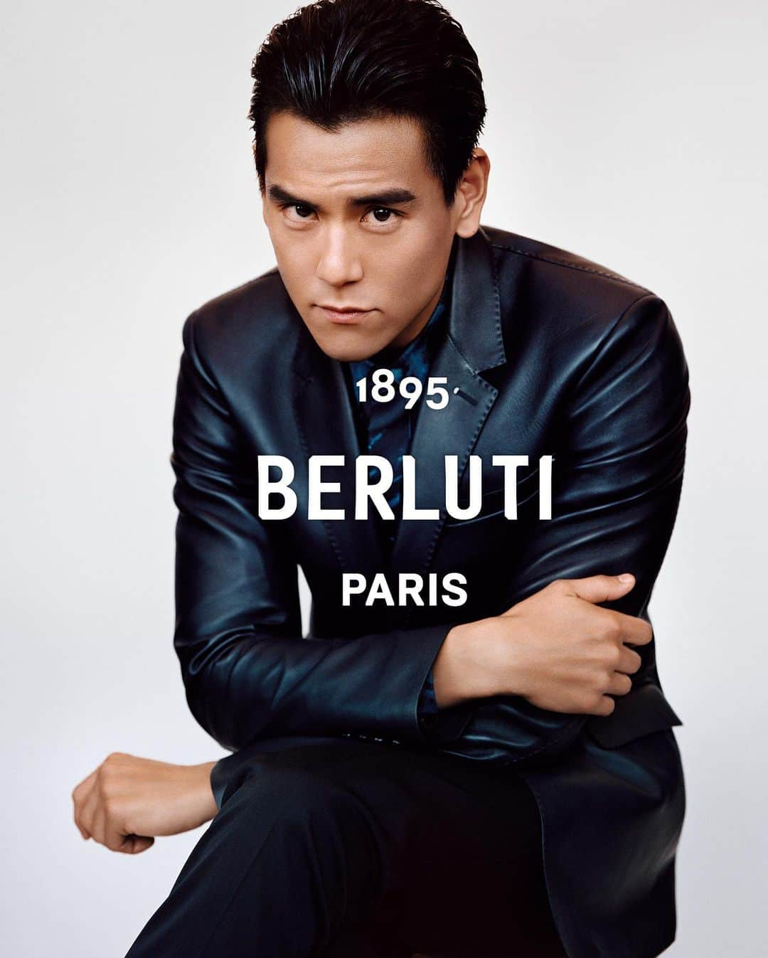 エディ・ポンさんのインスタグラム写真 - (エディ・ポンInstagram)「#Repost @kris_van_assche ・・・ @yuyanpeng IN THE WINTER ‘19-‘20 CAMPAIGN FOR @BERLUTI  PHOTO BY @alasdairmclellan  STYLING BY @mauricionardi  ART DIRECTION BY @mmparisdotcom  #berluti #eddiepeng #krisvanassche #kris_van_assche」8月26日 16時23分 - yuyanpeng