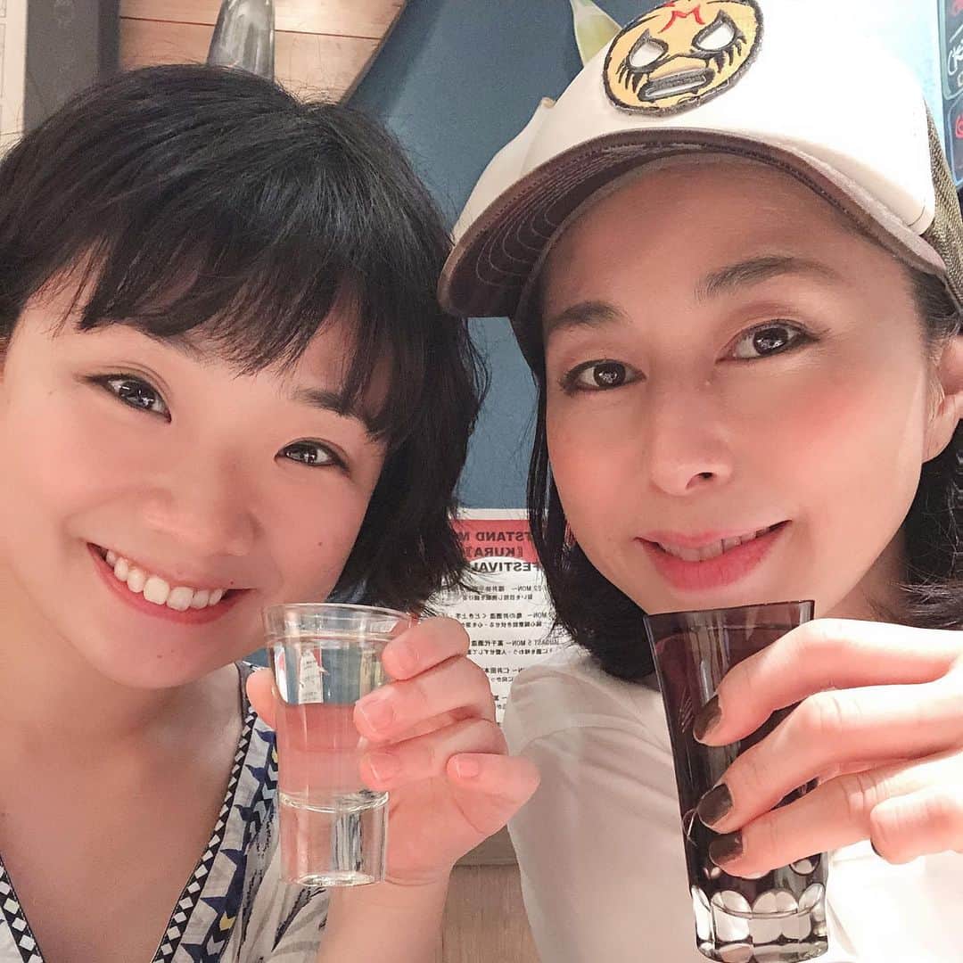 相馬有紀実のインスタグラム：「今日で舞台#200億の電波  折り返しだぁ。まだお席ありますのでぜひぜひ見にきて下さい✨自分の中で新しい役どころ？に挑戦してます❤️ 昨日は大好きな飲み仲間でもあり、共演者でもあり、先輩の前野さんの日本酒飲みたい欲が抑えきれず飲みに❤️ 果たして私は今日日本酒欲を抑えきれるか！？ 日本酒、んめっ╰(*´︶`*)╯♡」