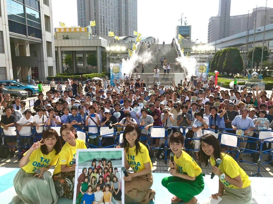 フジテレビアナウンサーさんのインスタグラム写真 - (フジテレビアナウンサーInstagram)「先日ストーリーズでお知らせしていたアナウンサートークイベント…実はカレンダー発売決定イベントでした🥺 直前の告知にも関わらず沢山の方にお集まりいただきました！ありがとうございました😊  雨予報も嘘のように、ものすごく晴れ… 暑い中立ち止まってお話を聞いてくださって、感謝の気持ちでいっぱいです…😭 ストーリーズでシェアした動画を最後まで見ると現れる写真たちに気がついた方も何人かいらして…嬉しい限りです！(実はそれぞれの月の撮影風景でした…！) これからもカレンダーの裏側、ちょこちょこお見せできればと思っております🙋‍♀️ ぜひ土曜日のカレンダーイベントの写真は#フジアナカレンダー でシェアしてください🙋‍♀️ そして、今回のカレンダーの撮影場所をそれぞれめぐってステキなお台場の写真撮ってください🤳 #フジアナカレンダーめぐり をつけていただけると👀💓嬉しいです！  今年のカレンダーも新美がプロデュースしました🥺 発売は9月末を予定しています！ 続報をお楽しみに🙌  #フジテレビアナウンサー #フジアナカレンダー #竹内友佳 #内田嶺衣奈 #小澤陽子 #久慈暁子  #新美有加」8月26日 16時29分 - fujitv_announcer