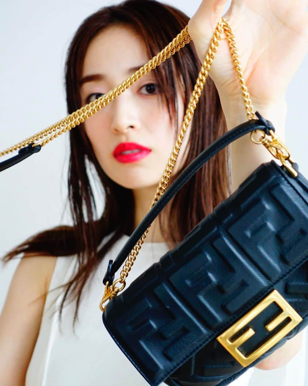 泉里香さんのインスタグラム写真 - (泉里香Instagram)「普段は小さめのバッグを持つことが多いわたし。 最近はこのバッグ…💫 #FENDI#bag#バゲットミニ#ミニバッグ#私服」8月26日 16時42分 - rika_izumi_