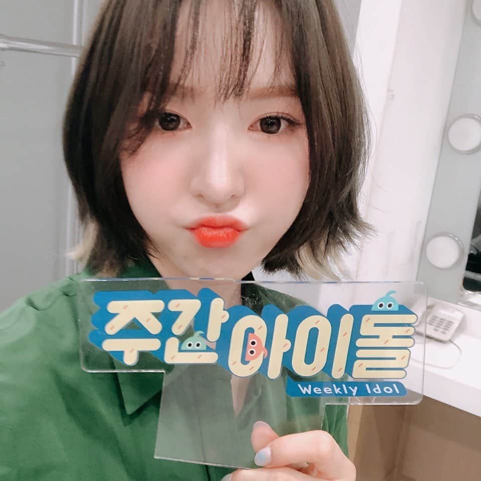 ウェンディ（ファンアカウント）のインスタグラム：「주간아이돌 🖤 #WENDY #웬디 #REDVELVET #레드벨벳」