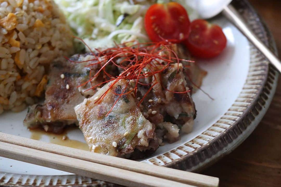 まいちくさんのインスタグラム写真 - (まいちくInstagram)「2019.8.26☁︎☔︎⚡︎ ． ． 今日のお昼ごはん ． 卵チャーハン チヂミ キャベツしらす昆布和え プチトマト ． ． ． 付け合わせのチヂミは @kurashiru さんから届いたミールキットで作った『お肉がぎっしり国産牛肉と九条ねぎのチヂミ』です。 ． ． 外はカリカリ中はもっちりの生地配合で届くので本格チヂミが失敗知らずで味わえます。 ． ． ． 今回もお得なクーポンコードを発行していただきましたのでよかったらお使いくださいね。⇨【maichiku3】 ． ． @kurashiru さんのプロフからどぞー！ ． ． ． ． ． #クラシル#ミールキット #yummy#yum#foodporn #instafood#foodstagram #foodpic#foodlovers#eat #foodie#healthy #amazing#delicious #onthetable#delistagrammer #foodstagram#instafood #delistagrammer#kurashiru #locari#フーディーテーブル #igersjp#ellegourmet #おうちごはん#ouchigohanlover #マカロニメイト」8月26日 16時54分 - maichiku3