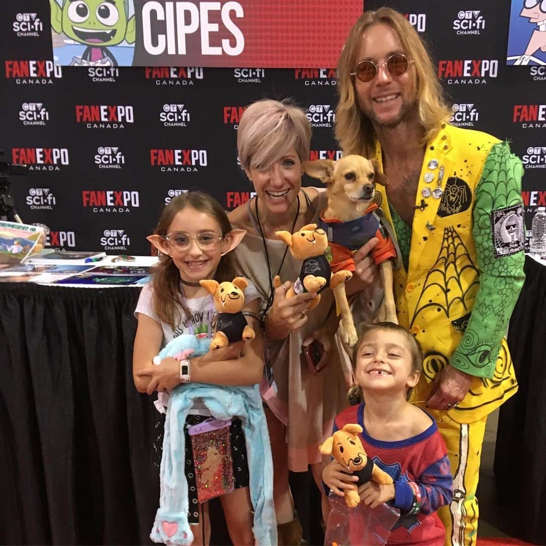 グレッグ・サイプスさんのインスタグラム写真 - (グレッグ・サイプスInstagram)「Thanks yous Canada 🇨🇦 @officialfxc! @wingmancipes and I had an unforgettable good time this weekend in @tarastrong’s Hm town wit you all! #fanexpocanada 💜💚 #teentitansgo #teentitans #bbrae @cartoonnetworkofficial @warnerbrostv」8月26日 16時58分 - gregcipes