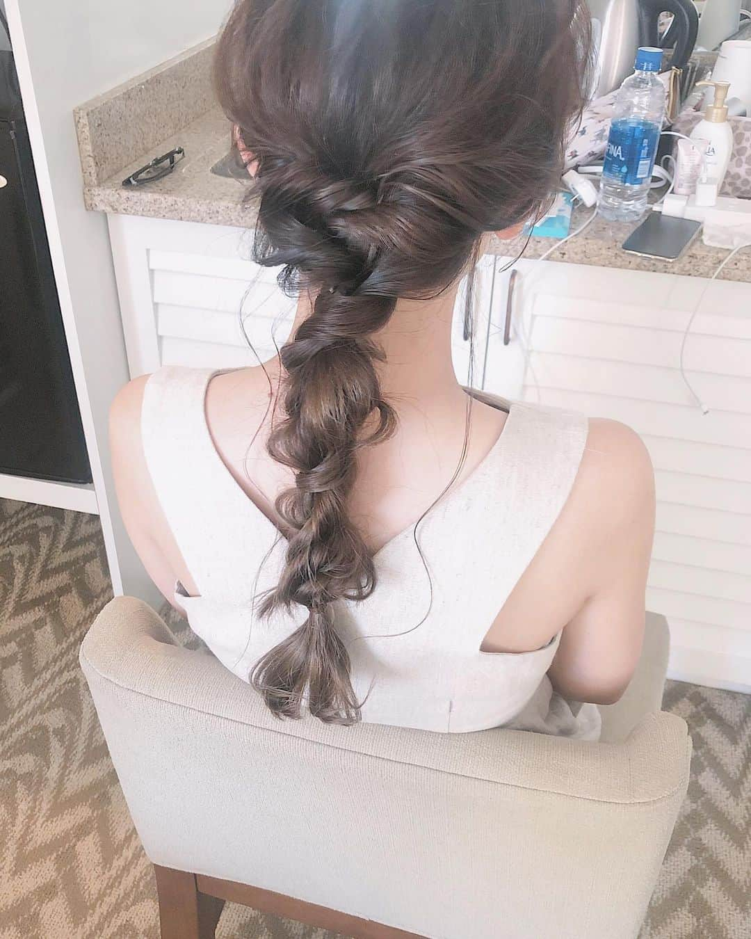 Yukari Ogayaさんのインスタグラム写真 - (Yukari OgayaInstagram)「...𝐻𝑎𝑤𝑎𝑖𝑖 𝑤𝑒𝑑𝑑𝑖𝑛𝑔 リハーサル中... . . . .  Hair&makeup by @yukariogaya  #ハワイ#ブライダル#美容師#披露宴 #ブライダルヘア#ヘアアレンジ#プレ花嫁#花嫁#結婚式#結婚式準備#海外挙式#hawaiiwedding #ハワイヘアメイク#おしゃれ花嫁#エンゲージメントフォト #ウェディングフォト#ヘアチェンジ#入籍 #綺麗 #ゆるふわアレンジ#アニバーサリーフォト #婚約#ハワイ挙式#ウェディングヘア#花嫁準備#前撮り#2019秋婚 #持ち込みヘアメイク#リハーサルメイク#メイクアップアーティスト」8月26日 17時04分 - yukariogaya