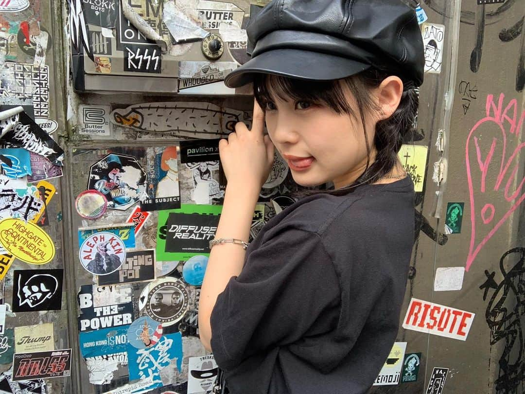 村川緋杏さんのインスタグラム写真 - (村川緋杏Instagram)「ステッカー君っ🎖💙💙」8月26日 17時07分 - murakawabibiann