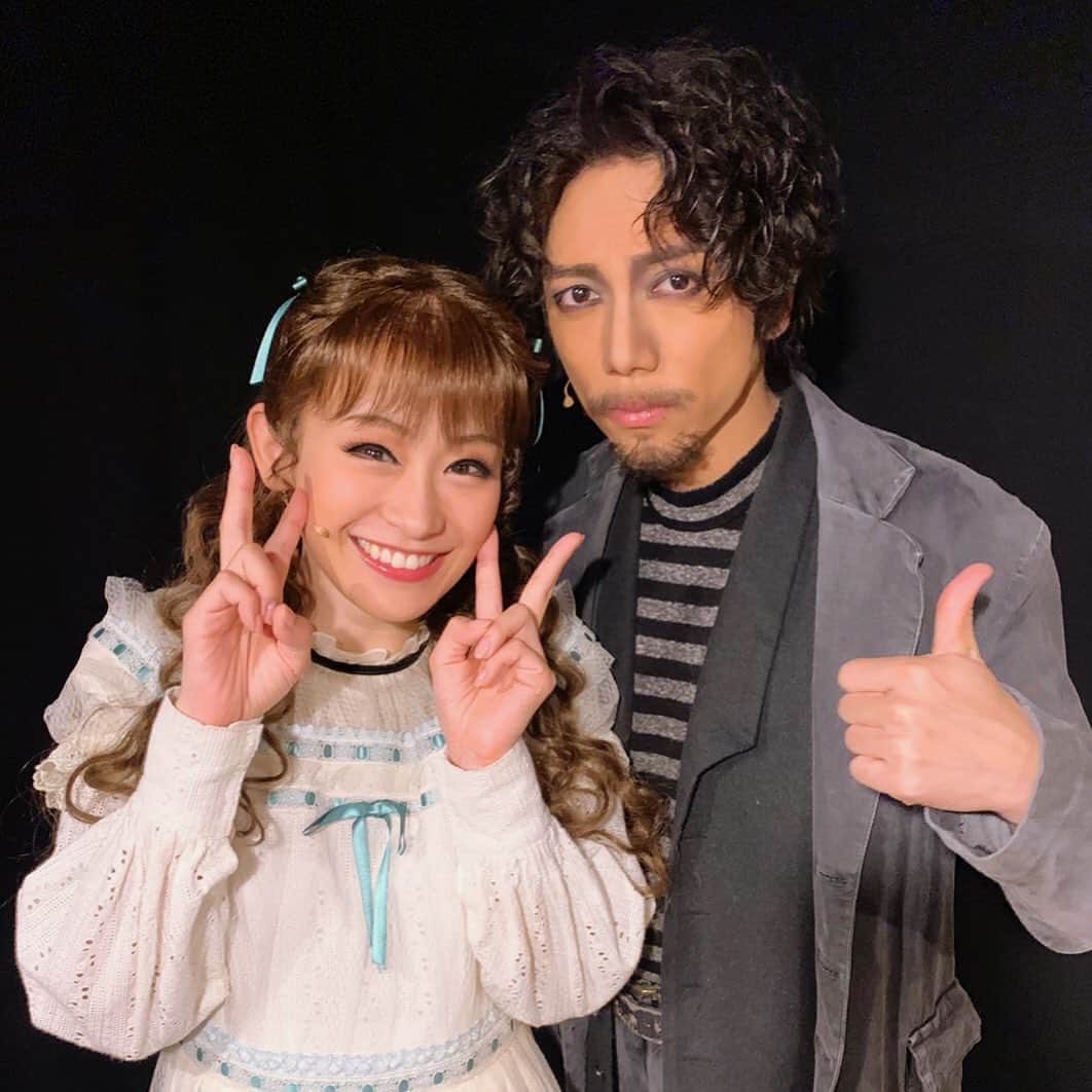 山崎育三郎さんのインスタグラム写真 - (山崎育三郎Instagram)「ちゃぴ。  新たなミュージカル界のプリンセスの誕生です。  素晴らしいエリザベートを本当にありがとう。  またご一緒出来ますように。」8月26日 17時08分 - ikusaburo_yamazaki