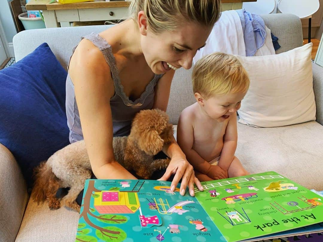 Mollie Kingさんのインスタグラム写真 - (Mollie KingInstagram)「The best #bankholiday morning with my nephews ❤️💜💛 Too much love, I cant cope 🥰 #family」8月26日 17時12分 - mollieking