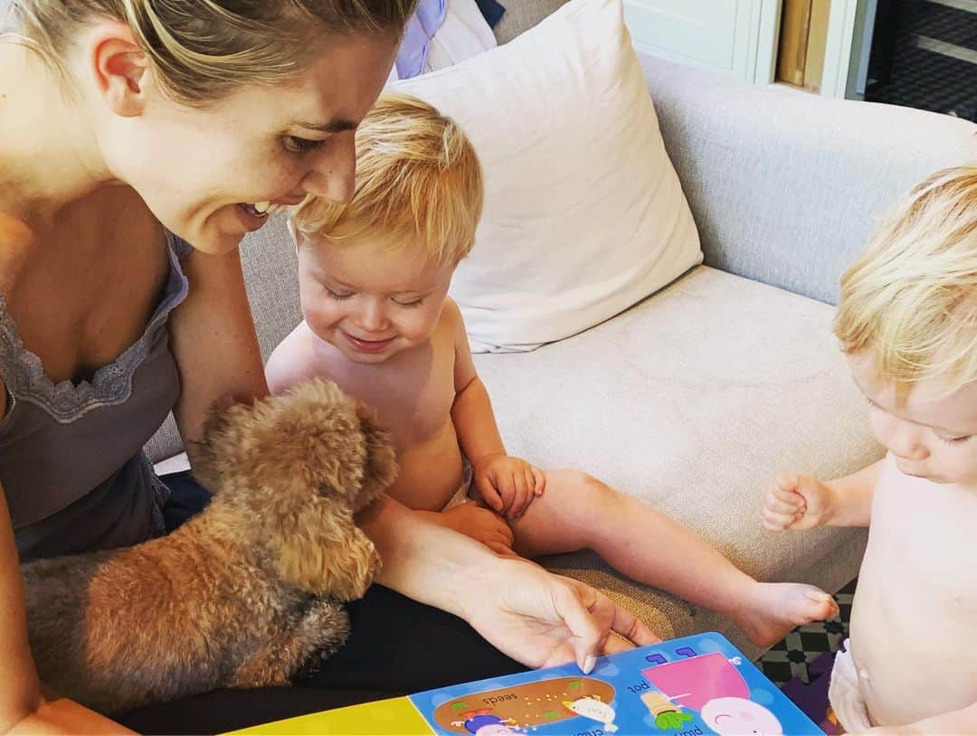 Mollie Kingさんのインスタグラム写真 - (Mollie KingInstagram)「The best #bankholiday morning with my nephews ❤️💜💛 Too much love, I cant cope 🥰 #family」8月26日 17時12分 - mollieking