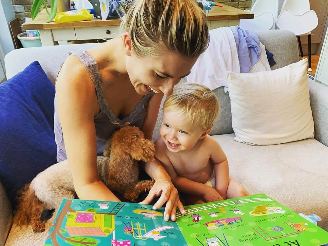 Mollie Kingさんのインスタグラム写真 - (Mollie KingInstagram)「The best #bankholiday morning with my nephews ❤️💜💛 Too much love, I cant cope 🥰 #family」8月26日 17時12分 - mollieking