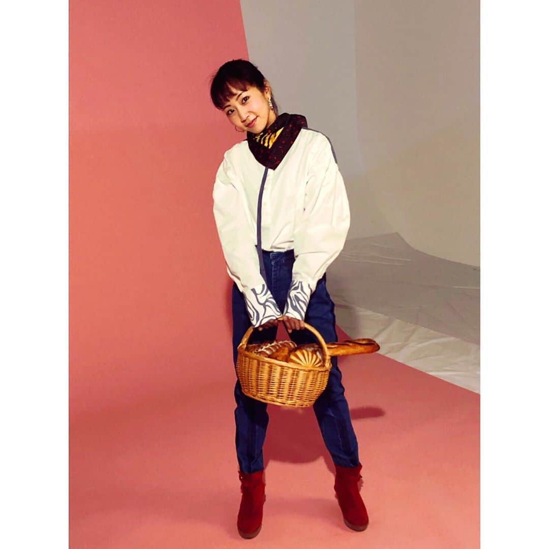 のインスタグラム：「@ginger_magazine  そこに、愛はあるか パンへの愛を語っております  #TurnItIntoLOVE」