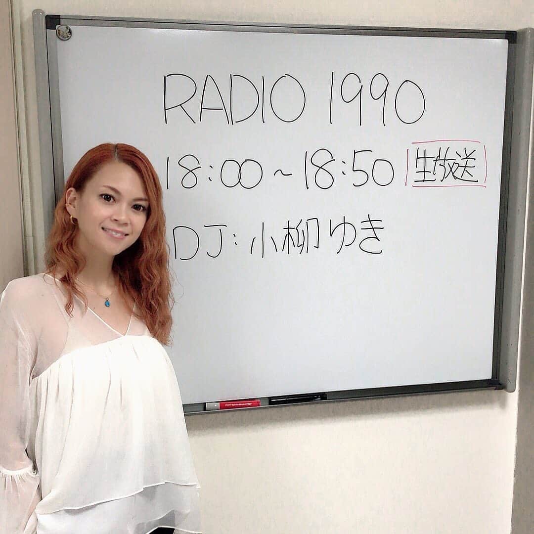 小柳ゆきのインスタグラム：「この後、18:00からNHK FM「RADIO 1990」生放送です！ . RADIO1990で検索して、メッセージフォームからお送りください。 皆さまからのメッセージをお待ちしております。 . by STAFF」