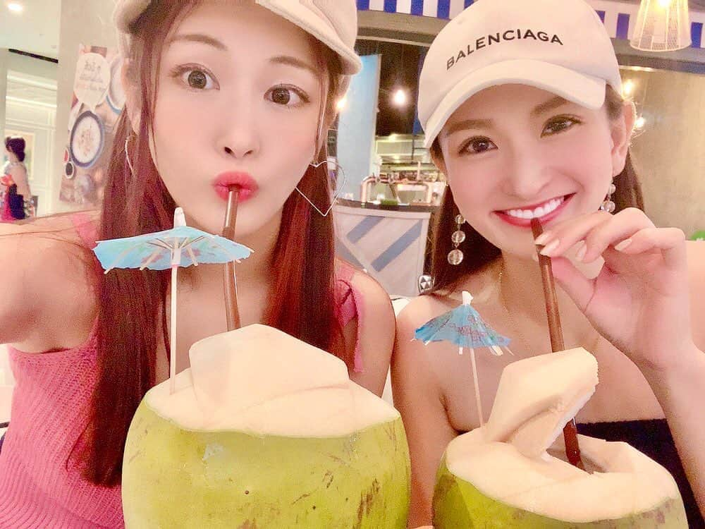 まあみさんのインスタグラム写真 - (まあみInstagram)「夏が終わってしまうー🥺🏖🐠☀️ 今すぐにでもリゾート行きたい🦄💭💓 . . #coconut#🥥#drink#trip#thailand#เมืองไทย#huahin#summer#ココナッツ#タイ#ホアヒン#女子旅」8月26日 17時29分 - maami_1125