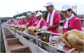 福島県さんのインスタグラム写真 - (福島県Instagram)「来て！ 川俣シャモ祭り ８月31日（土）、９月１日（日）の２日間、福島県ブランド認証地鶏の川俣シャモを、多彩なメニューで存分に味わうことができるイベントです。世界一長い川俣シャモの丸焼きと、世界一長い川俣シャモの焼き鳥（小学生の部）に挑戦します！また、投票で川俣シャモ料理2019のNo.１料理を決定します！ #川俣町 #川俣シャモ #シャモ #地鶏 #福島 #ふくしま #ふくしまからはじめよう #来て #味わって #fukushima #traveljapan #futurefromfukushima #japantrip #fukushimatrip #art_of_japan #instagramjapan #japan_of_insta  #insta_fukushima  #special_spot_ #japanfood #fukushimafood」8月26日 17時40分 - realize_fukushima