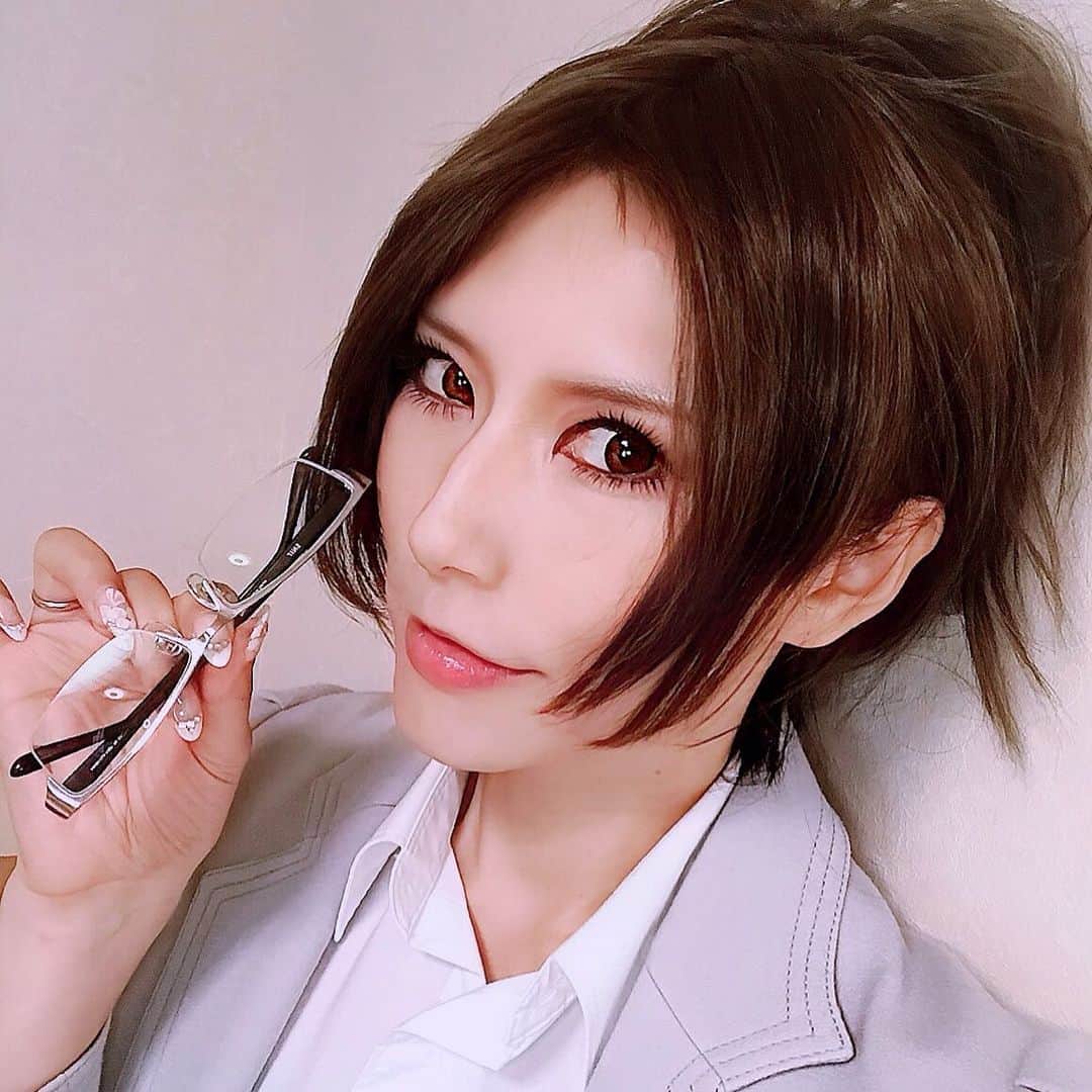 鷹村アオイのインスタグラム：「. すき家コラボのハンジさん。 . #コスプレ #コスプレイヤー #進撃の巨人コスプレ #進撃の巨人 #ハンジ #ハンジゾエ #attckontitan」