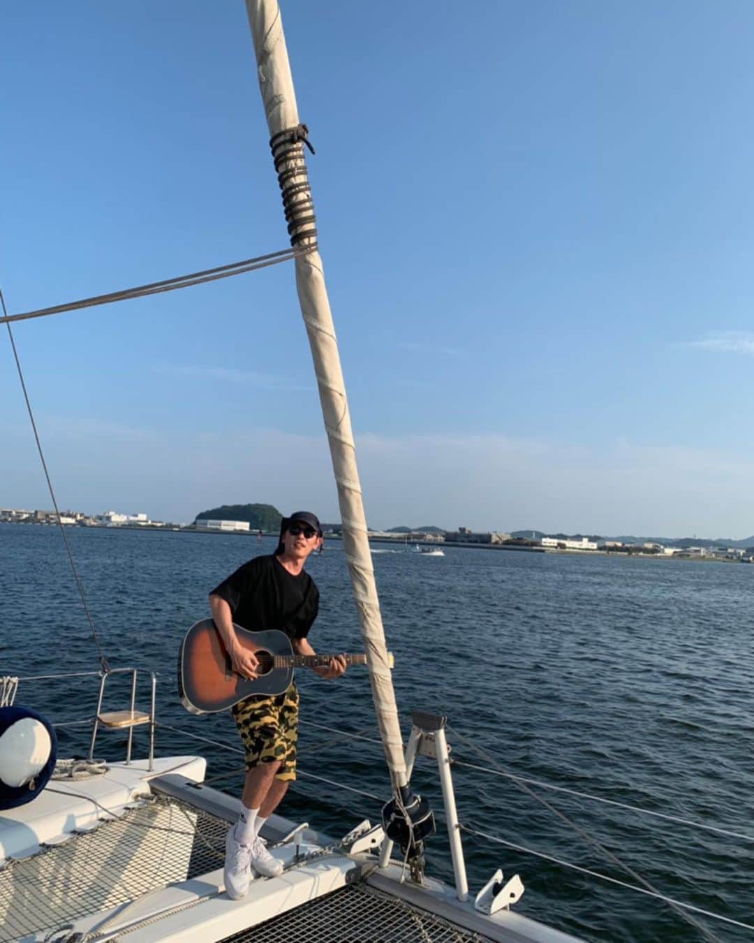 のインスタグラム：「YACHT SEASON🎸✌🏻🔊👙⛵️🌊﻿ ﻿」