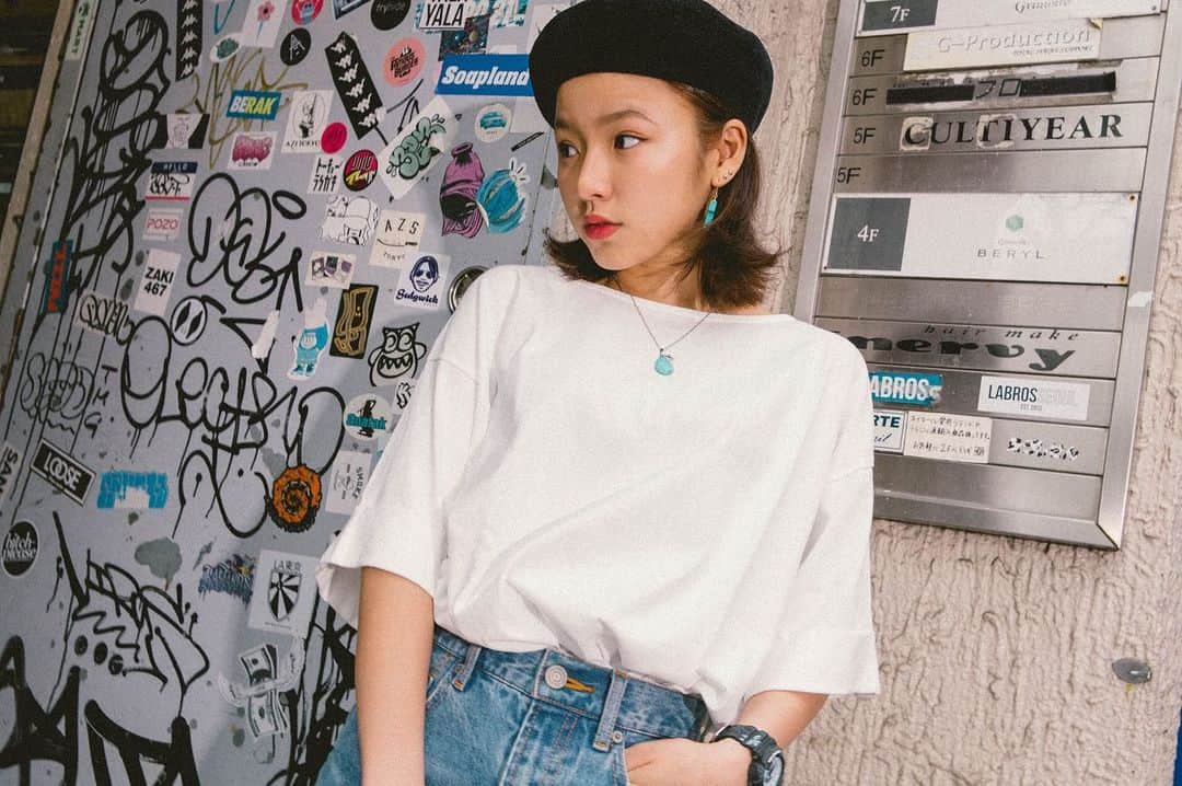 のインスタグラム：「皆さん ムラサキスポーツのshow window ストーリー、投稿までありがとうございます💞💞✌️ 今は原宿のムラサキスポーツ以外のshow windowにもRioが飾られているみたいです！show window以外のFILAコーナーも😭✨✨ 私もまだ全て見つけきれていません、見つけきれないくらいの店舗に飾って頂けて…こんなに嬉しいことないです。 ありがとうございます🎈🎈 bigになります！ #SupportedbyFILA #rioflake0107」