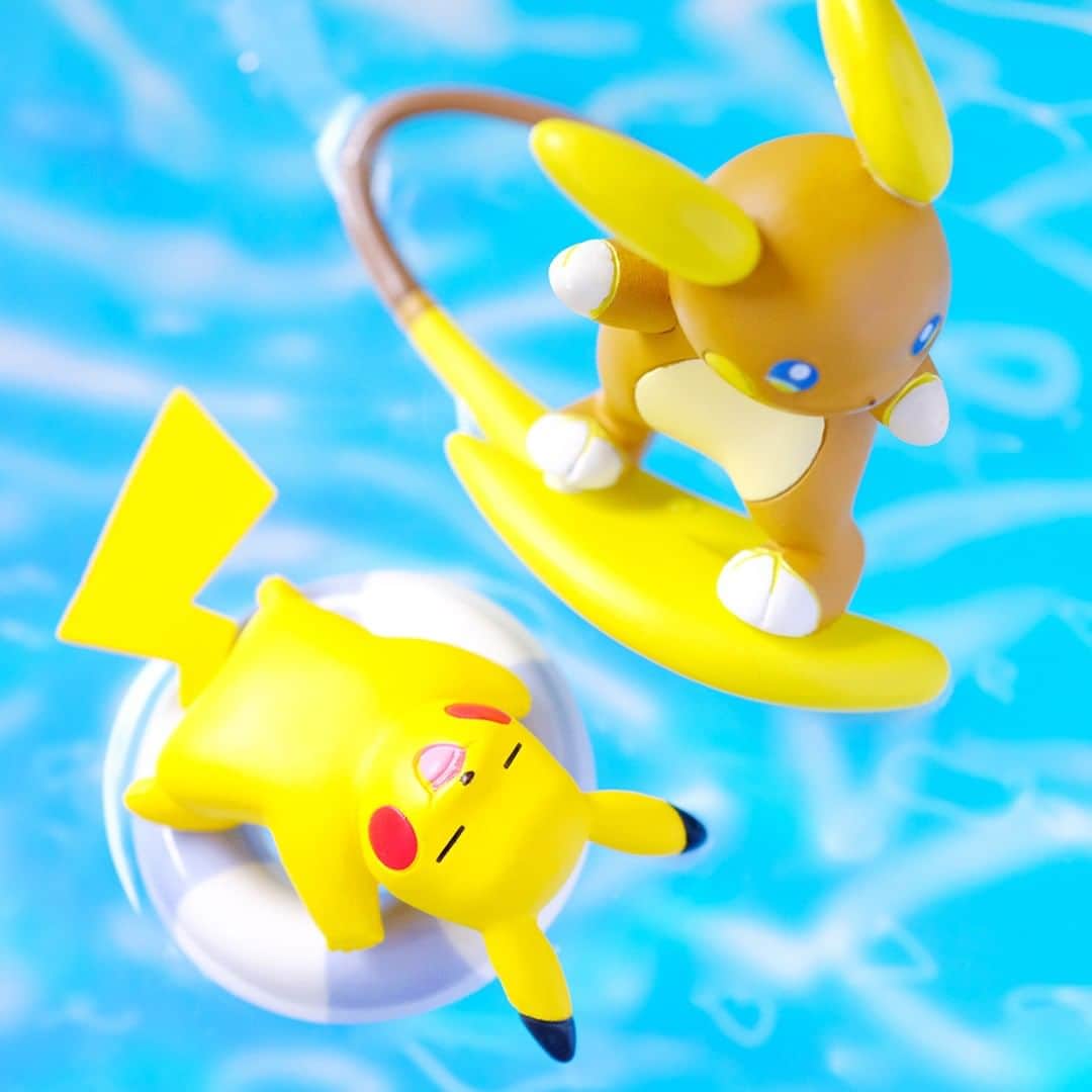 ピカチュウ公式instagramさんのインスタグラム写真 ピカチュウ公式instagraminstagram 今日のピカチュウ 天気のいい今日はアローラライチュウと水遊び ピカチュウは うきわの上でリラックス Pikachu Raichu Alola Pokemon Pikachu Snap