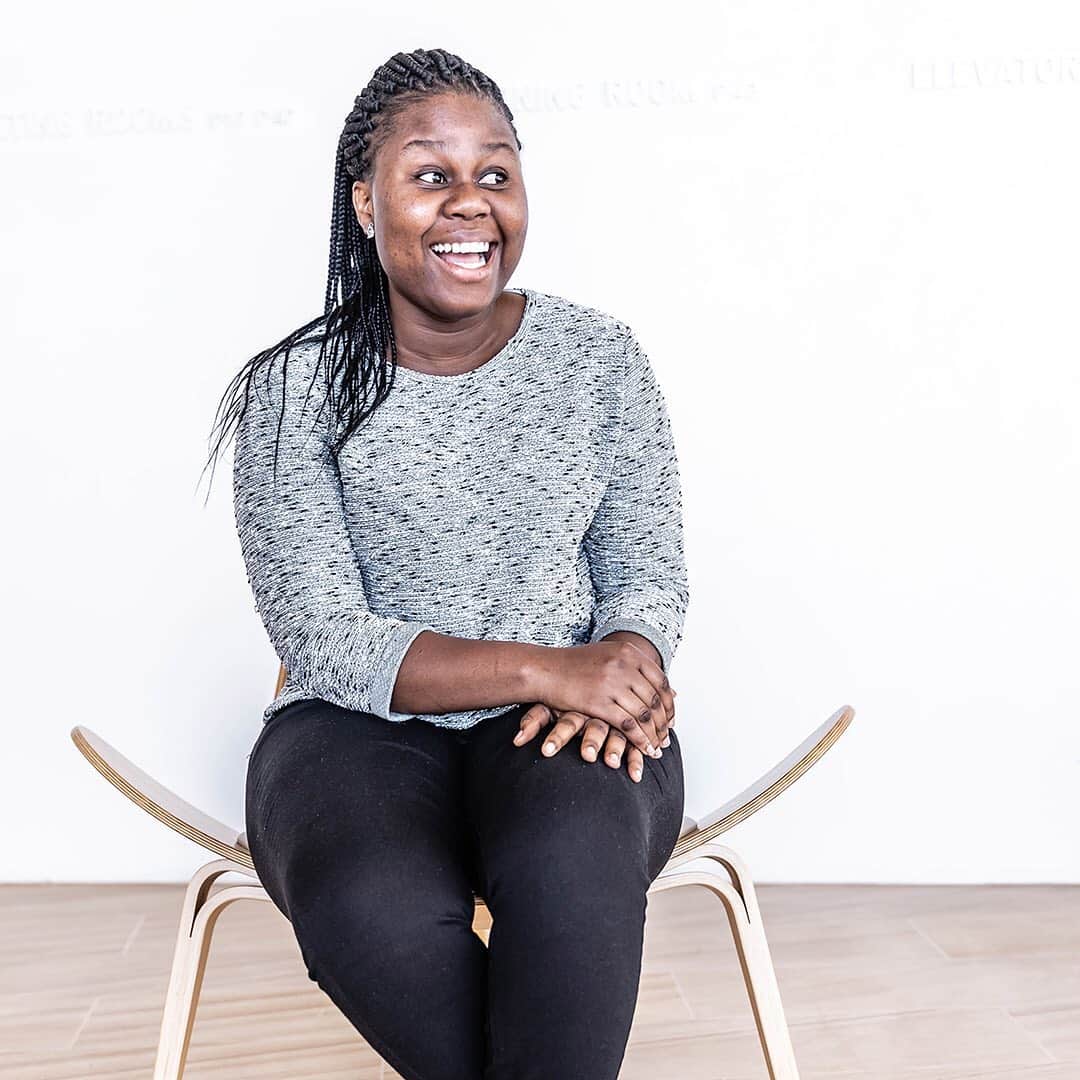ノバルティスのインスタグラム：「“My ambition is to be part of a trans-national effort to improve quality of life and well-being for all.” . Constance Korkor, Next Generation Scientist from Ghana 🇬🇭 . Constance is one of 21 masters, PhD and post-doc health specialists from 14 countries undertaking a three-month internship at the Novartis campus in Basel. . The University of Basel and Novartis Next Generation Scientist Program aims to accelerate drug discovery and clinical research around the world. . #ReimaginingMedicine #NextGenerationScientists」