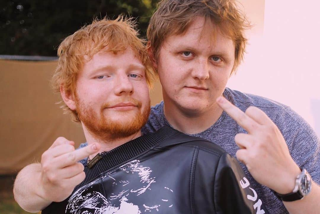 エド・シーランさんのインスタグラム写真 - (エド・シーランInstagram)「@lewiscapaldi made me a jacket with his face on it. The second picture is our new Christmas card 📸 @breehart」8月26日 18時10分 - teddysphotos