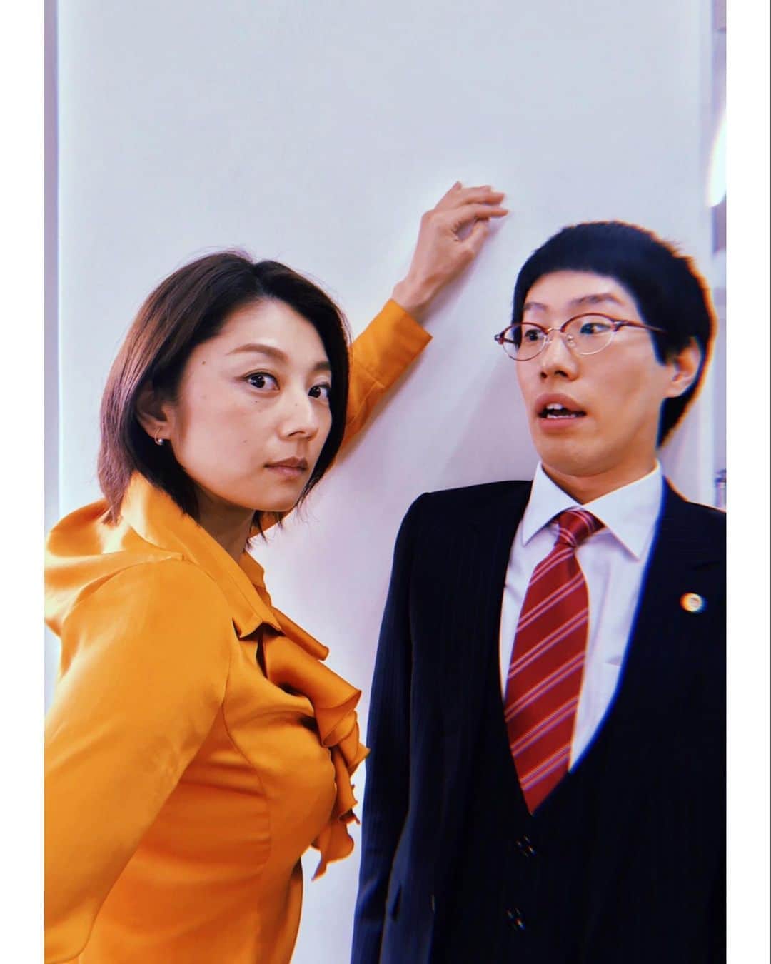 のインスタグラム：「今夜10時📺⚡️ 「リーガル・ハート 〜いのちの再建弁護士〜」第6話 私武藤、カムバックいたします。 武藤に厳しめの茜さん(小池栄子さん)に「あんた、ちゃんとしなさいよ」と壁ドンされました。 全然キュンとしませんでした。 #リーガルハート #リーガルハートいのちの再建弁護士 #小池栄子 先輩」