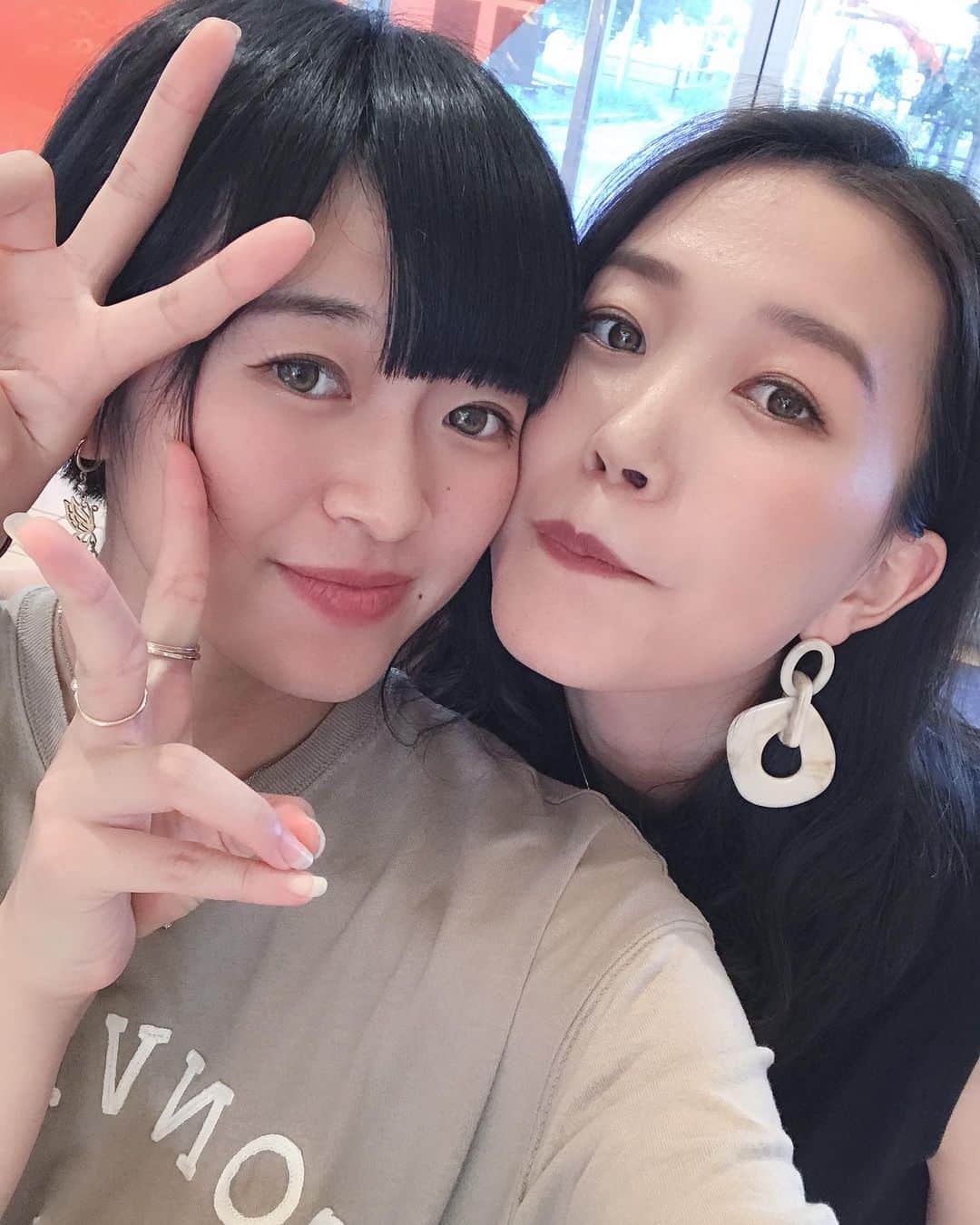 野村明日香のインスタグラム：「* おかえり〜〜 久しぶりに会えた❤︎❤︎ #姉妹」