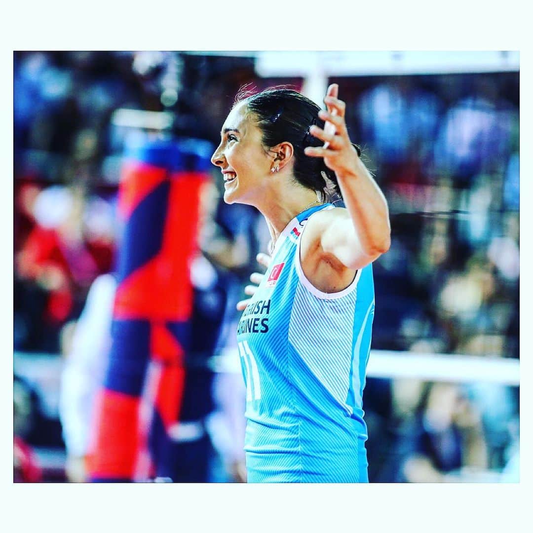 ナズ・アイデミルのインスタグラム：「💪🏻🇹🇷 #EuroVolley #EuroVolleyW #DoğandaVar」