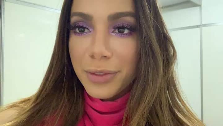 Eliana Michaelichin Bezerraのインスタグラム：「Ameiiiiii!!!💕💕💕 Obrigada pelo carinho @anitta 👄#programaeliana10anos #anitta」