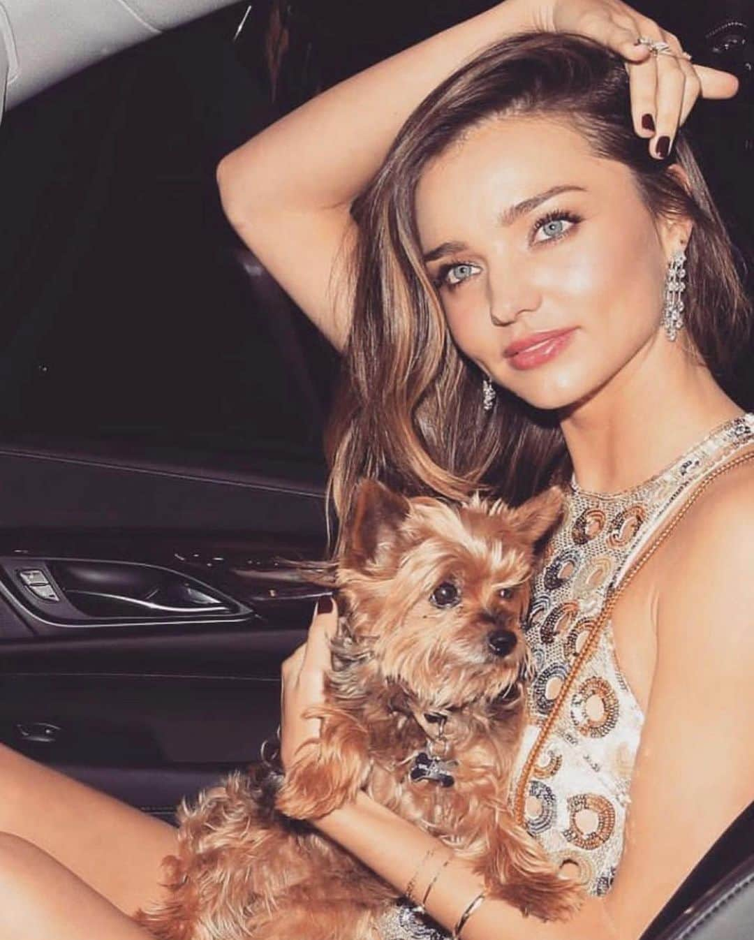 ミランダ・カーさんのインスタグラム写真 - (ミランダ・カーInstagram)「Happy International 🐶 Day 🥰」8月27日 4時09分 - mirandakerr