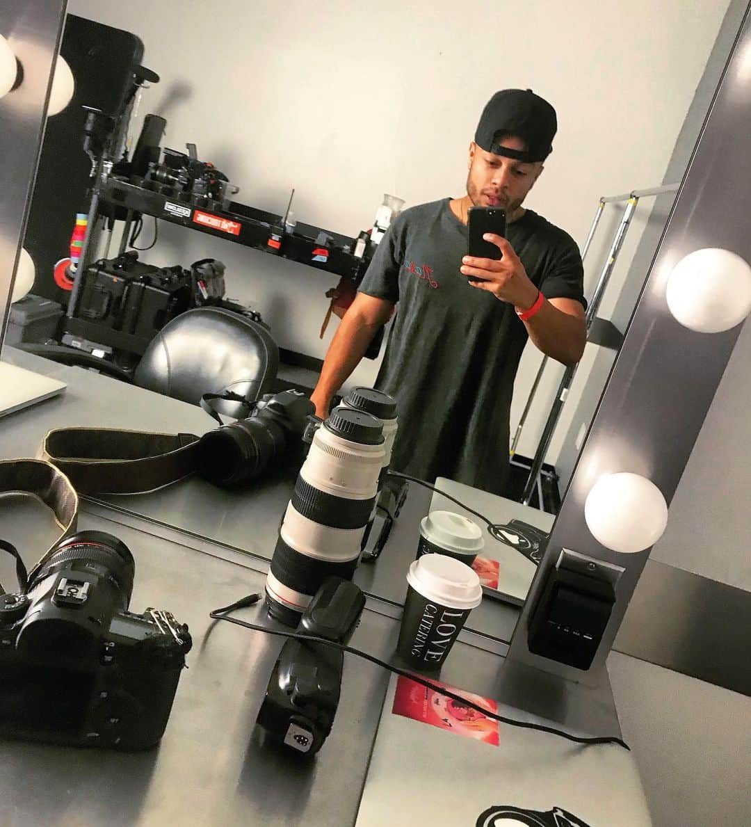 Alfredo Floresのインスタグラム：「felt cute, might delete later.」